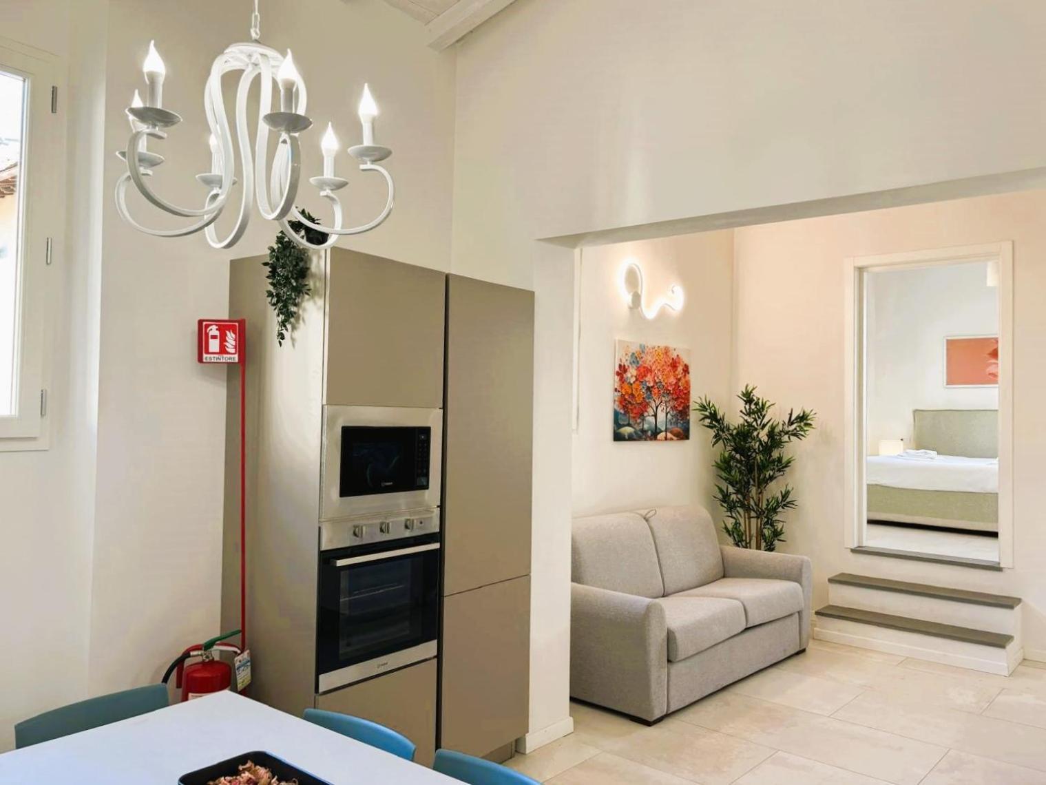 White Iris Apartment *