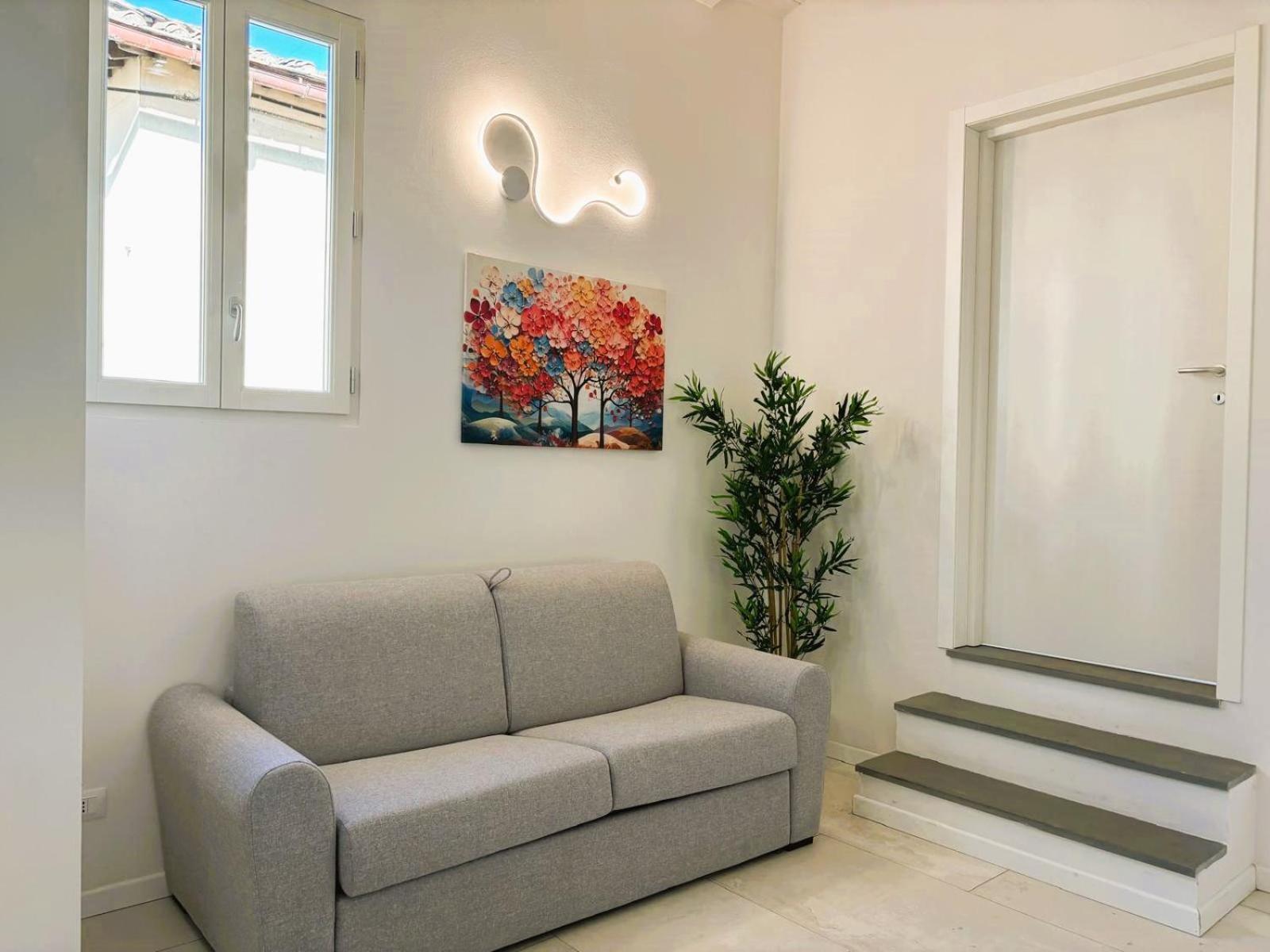 Apartment White Iris Florence