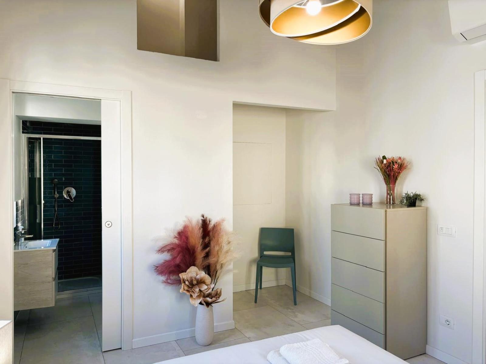 White Iris Apartment *