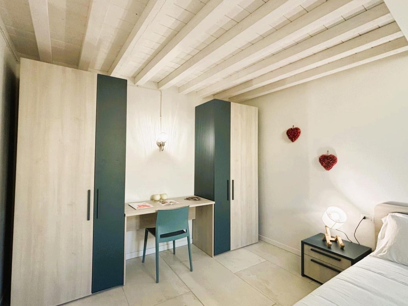 Apartment White Iris Florence